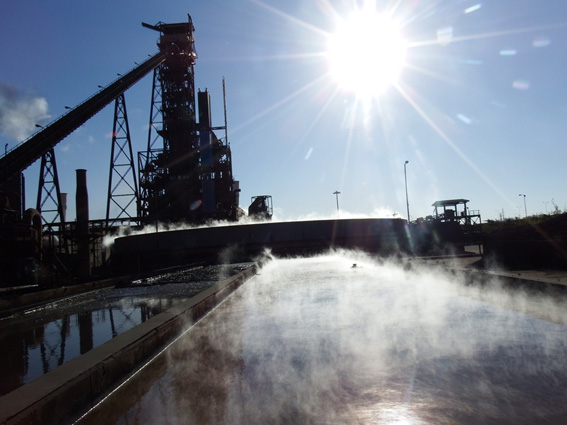 تصویری از مخزن لجن و پساب در سایت فولاد غدیر ایرانیان